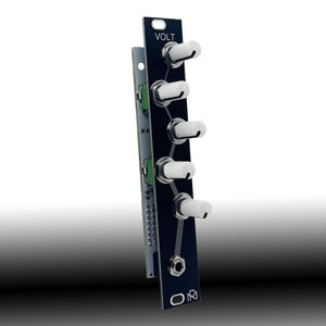 Könnte beinhalten: Ein schwarzes elektronisches Modul mit dem Wort „VOLT“ oben aufgedruckt. Es verfügt über fünf weiße Knöpfe und eine silberne Buchse. Das Modul hat unten die Buchstaben „ORI“ aufgedruckt. Für elektronische Musikproduktion.