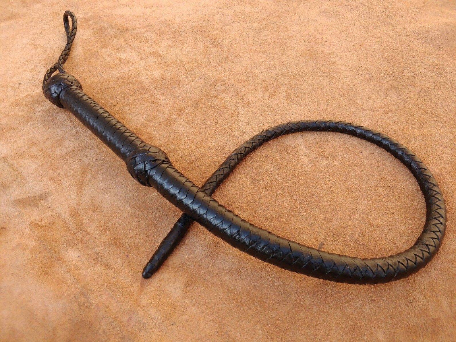 Тойбосс кнут. Тома кнута. Полоски из сыромятной кожи. Кнут д. Тома кнута.