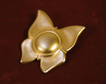Broche vintage de mariposa de oro cepillado de Liz Claiborne