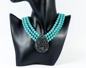 Collar de tres vueltas de turquesa sintética "Poised Paisley" de Heidi Daus, jubilado