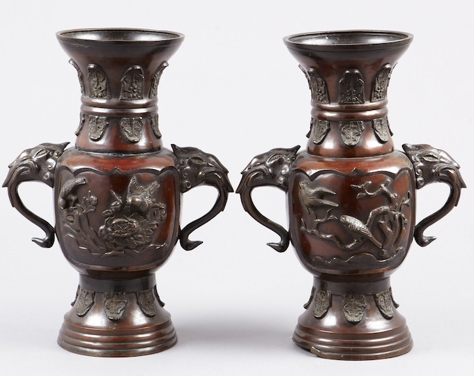 Big Bronze Asian Vase | Antique late Meiji period (Japanese 19th century) bronze amphora vase