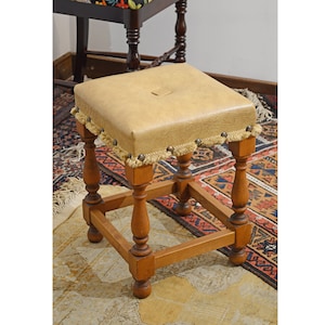 Stool in baroque design | Vintage upholstered bench |