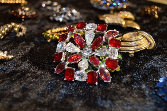 Vintage Crystal Clear Brooch | Gift Valentines Da… - image 4