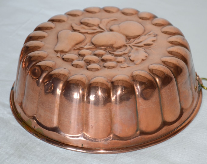 SOLD! 20 cm Vintage Copper Cake Baking Mold | Embossed Copper Kitchen Decor | Maple Canele Charlotte Pan | Copper cookware