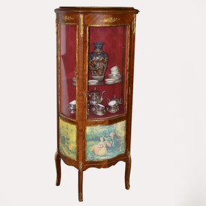 Antique Showcase Glazed French Style Ormolu Mounted Display Cabinet Antike Glass Vitrine Mostrador Cabine de Exibição Bowfront Curio Cabinet