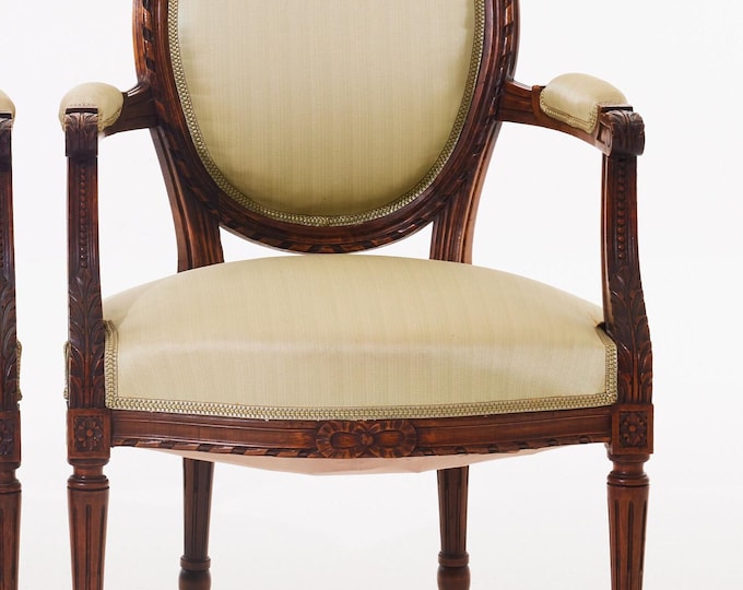 Antique Rococo French Louis XV Carved Rococo Armchair, 1800-1900s | Fauteuil Armchair | Chaise de Style Louis XV