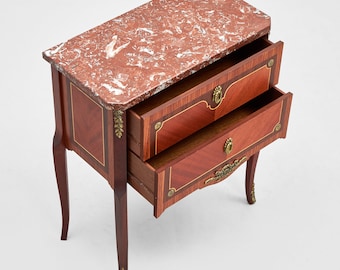 Deux tiroirs rococo en marqueterie de bois de violette | Commode d'entrée vintage avec dessus en marbre