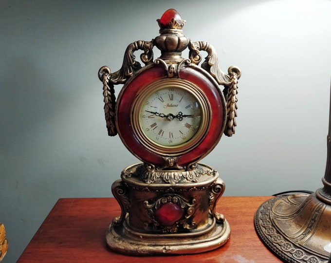 Vintage Table Clock Rococo Style Red and Gold Patina | Horloge de Table Vintage Style Rococo