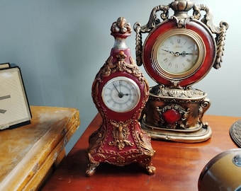 Vintage Table Clock Rococo Style Red and Gold Patina | Horloge de Table Vintage Style Rococo
