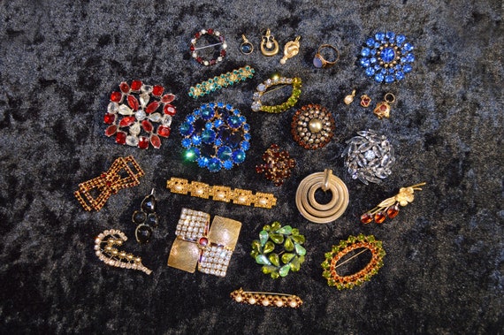 Vintage Crystal Clear Brooch | Gift Valentines Da… - image 5