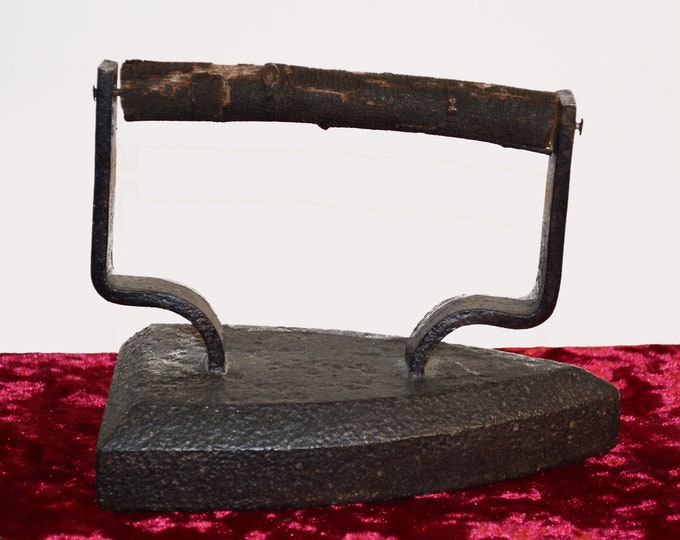 Antique Sad Iron 15.5cm | Laundry Room Decor Cast Iron | Ironing | Pressing | Vintage Paperweight | Doorstop | Primitive | Rustic