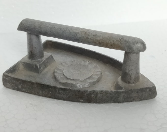 95mm Sad Iron | Laundry Room Decor Iron | Ironing | Pressing | Vintage Sad Iron