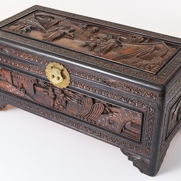 Superior Quality Asian Hand Carved Camphor Chest Intricate and Ornate Detailing  | Antiquität Kampferholz Schatulle  Good Luck