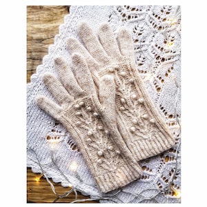 Hand made woman gloves