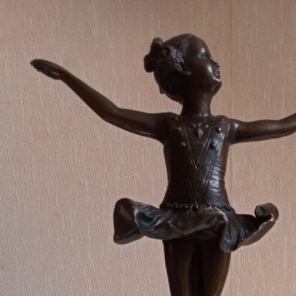 statuette la danseuse sur support marbre vert