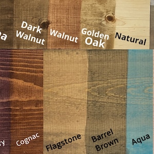 Puede incluir: Una carta de colores de tinte para madera con 10 colores de tinte para madera diferentes. Los colores son Kona, Nogal oscuro, Nogal, Roble dorado, Natural, Gris, Cerezo negro, Co&ntilde;ac, Flagstone, Barril marr&oacute;n, Aqua y Rosa.