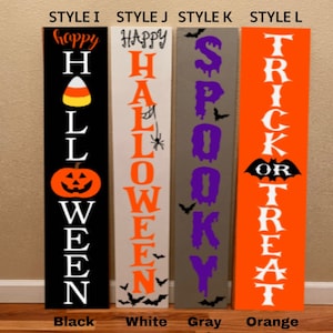 Puede incluir: Cuatro letreros de madera con diferentes saludos de Halloween. Los letreros est&aacute;n pintados de negro, blanco, gris y naranja. Los letreros dicen "Feliz Halloween", "Feliz Halloween", "Spooky" y "Truco o trato".