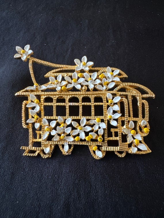 Lisner Daisy Gold Tone Lisner Cable Car White Dais