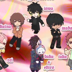 Może przedstawiać: Różowa grafika z brelokami z postaciami z anime. Tekst "slow damage keychains" i "pre-order" są wyświetlane u góry. Każdy brelok przedstawia inną postać z unikalnymi strojami i fryzurami.