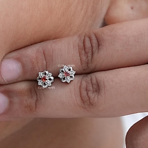 Brincos de pino com gema de rubi lapidada redonda em formato de cluster, brincos florais em ouro branco 14K para meninas, brincos delicados para bebês, ideal para presente de aniversário.