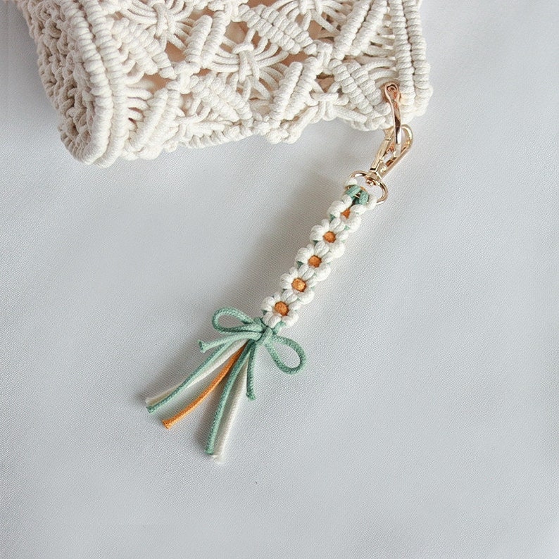 MACRAME MÖNSTER, Macrame nyckelring, Boho nyckelring, Macrame bilhängare, handgjord nyckelring bild 2