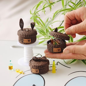 Rattan Puppenhaus Möbel Miniatur, Puppenkörbe, Miniaturkorb, Puppenhausmöbel, Miniatur Puppen Blumenkorb, Einzigartiges Geschenk für Puppe Bild 7