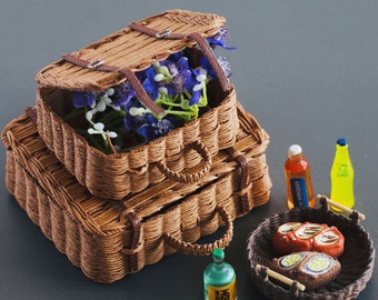 Esclusiva valigia in miniatura in rattan per casa delle bambole - Mobili in miniatura per decorazioni per case delle bambole - Set di valigie in miniatura per bambole 1/12