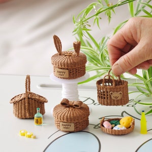 Rattan Puppenhaus Möbel Miniatur, Puppenkörbe, Miniaturkorb, Puppenhausmöbel, Miniatur Puppen Blumenkorb, Einzigartiges Geschenk für Puppe Bild 6