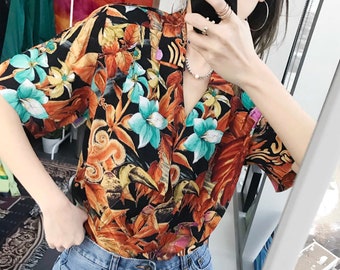 Vintage floral tropical blouse / V-neck collared bird pattern blouse / Parrot print blouse / Brown blue black floral shirt / Size medium