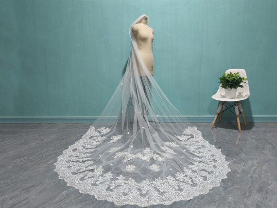 Cathedral Length Ivory Bridal Veil Lace Appliqué Scalloped Edge Wedding Veil Scalloped Lace Royal Cathedral Wedding Veil Envogue V2686WRC main image 3