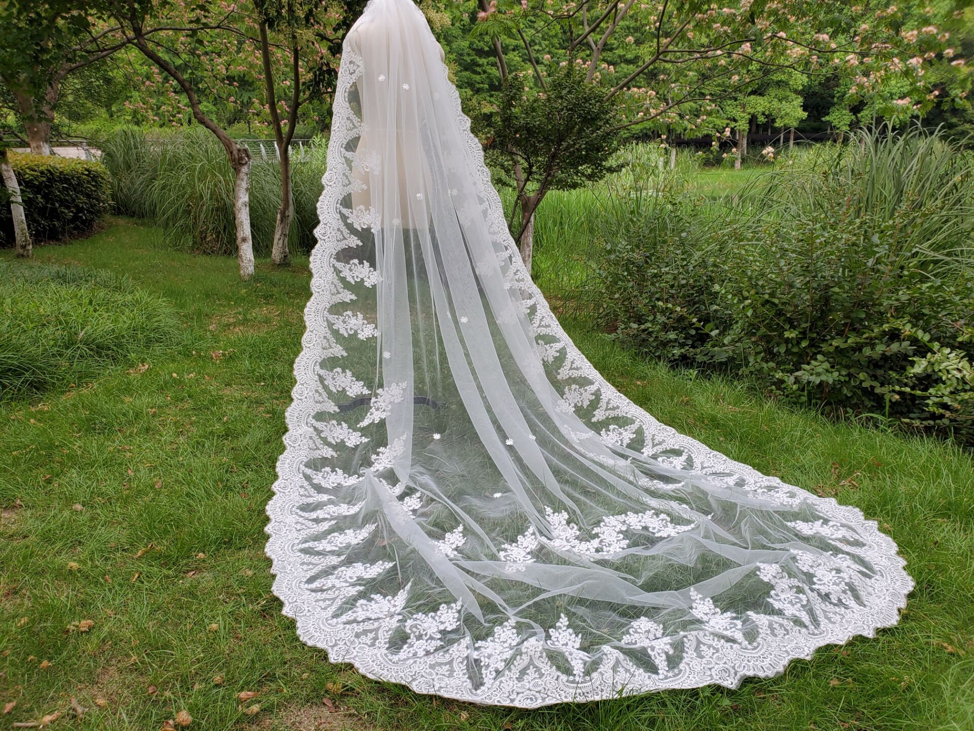 Hot Sale Cheap Wholsale White Ivory Wedding Veils Cathedral Bridal Veil  Long Lace Veils Wedding Accessories