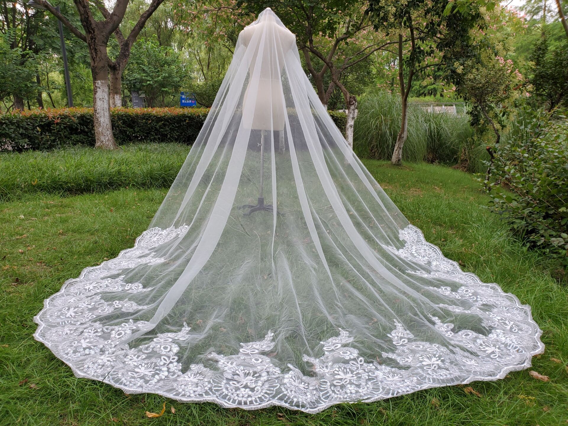 Luxury Cathedral Lace Veil Long Tail Wedding Bridal Bling  display picture 3