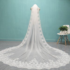 Cathedral Sequined Lace Bridal Veil, Vintage Wedding White Lace Applique Veil, Single Layer Ivory Veil with Lace