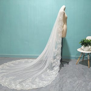 Romantic Wedding Ivory Lace Veil, Lace Cathedral White Bridal Veil, Fashionable Single Layer Sequined Lace Wedding Veil