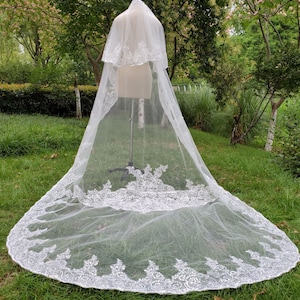 Voile cathédrale de luxe à deux niveaux Voile de mariée pour mariage, Paillettes de dentelle ivoire, Voiles blancs Mantille, Peigne long pour voile de dentelle