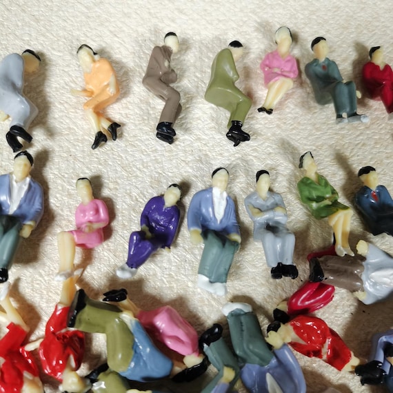 Lot De 100 Figurines Assises Miniatures à L’échelle 1:87 – Pour Trains Et Dioramas