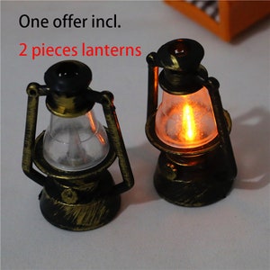 1: 6 Maßstab Puppenhaus Miniatur Vintage Mini Imitation Öl Lampe Tisch Laterne LED Licht Lampe mit Batterie (1 Angebot inkl. 2 STÜCK)