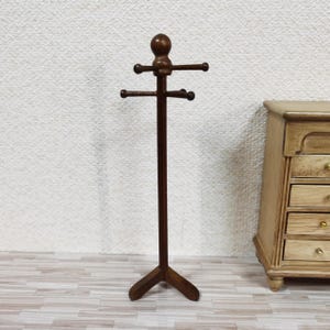 1:12 Doll Clothes Rack, 1/12 Dollhouse Miniature Wooden Coats and Hats Rack Stand, Mini Doll Room Decor for Dollhouse Living Room etc