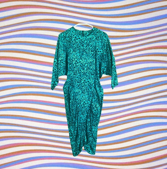 Nicely shaped post-modern patterned turquoise gre… - image 1