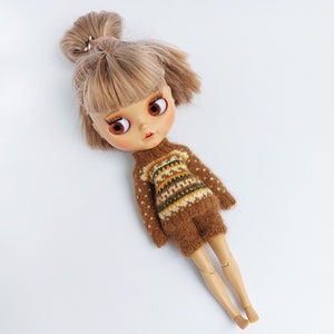 Brown Knitted Sweater for Blythe in Scandinavian Style. Brown Knit shorts for a doll. READY TO SHIP