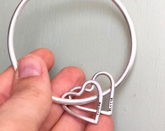 Family and miscarriage memorial silver bangle, stillbirth gift, heart bracelet, neonatal loss, bereaved mother.