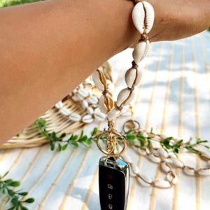 Llavero bohemio costero, accesorios bohemios, playero, costero, lujoso, neutros, cauri, macramé de yute, conchas