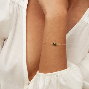 Serpentine armband, natuurlijke serpentine sieraden, gouden serpentine sieraden, goud gevulde armband, sierlijke armband, groene kristallen armband