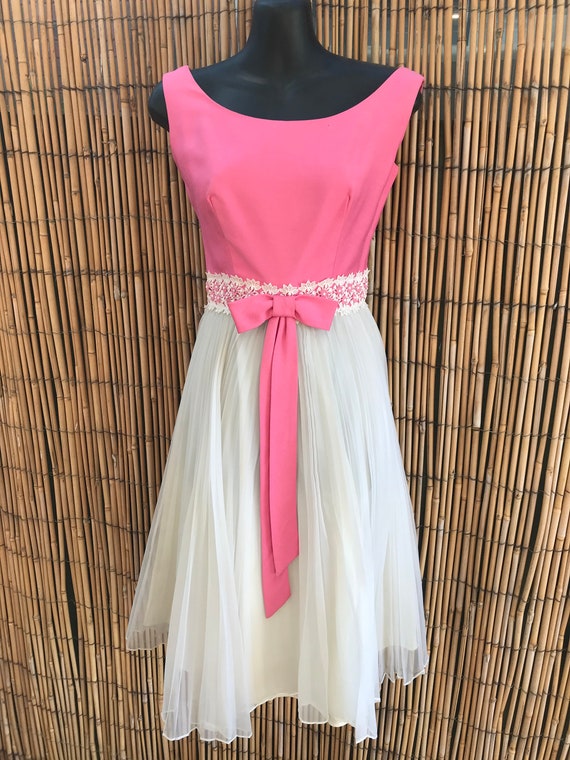 Beautiful 1960s Pink & White Babydoll Dress