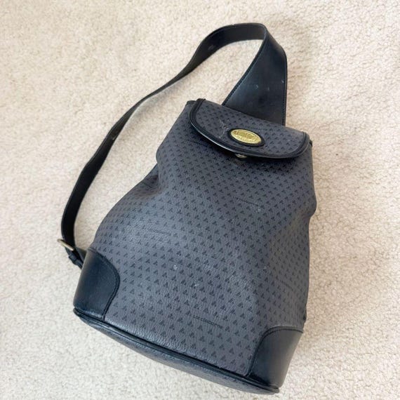 Liz Claiborne Vintage Black Vegan Leather Logo Sling  display picture 3