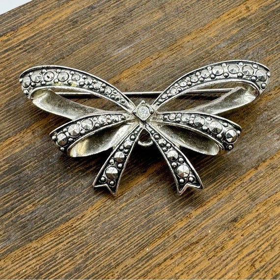 Avon antique style butterfly bow brooch Victorian… - image 1