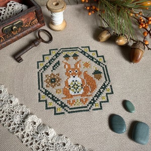 Little Squirrel Cross Stitch Pattern, Easy Counted Cross Stitch Chart, Tiny Quaker Children&#39;s Cross Stitch Embroidery, Instant Download PDF