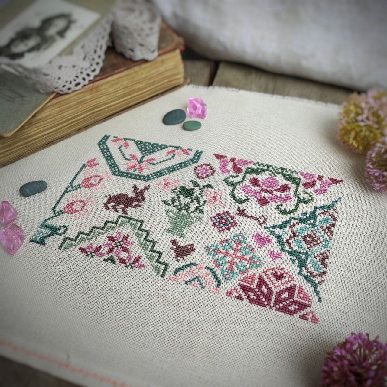 Mini Quaker Sampler Cross Stitch Pattern, Easy Counted Cross Stitch Chart, Easter Quaker Vintage X Stitch Embroidery, Instant Download PDF