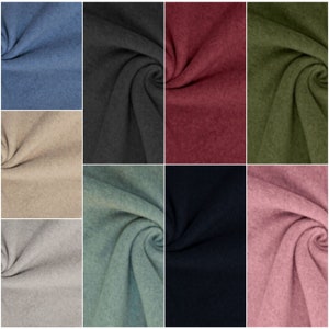 Könnte beinhalten: Eine Sammlung von Stoffproben in verschiedenen Farben, darunter Blau, Schwarz, Beige, Grün, Marineblau und Rosa. Der Stoff hat eine weiche, flauschige Textur.
