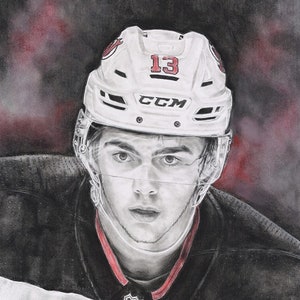 Nico Hischier, NJ Devils, impression en édition limitée de l'œuvre d'art de l'artiste (signée et numérotée par l'artiste)